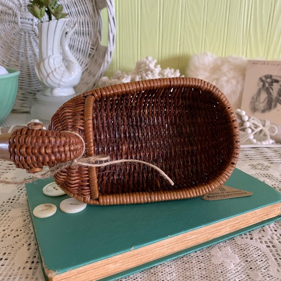 Vintage Rattan Duck Basket 🦆 Unique Home Decor / Gift / Holder / Nature - Picture 7 of 8